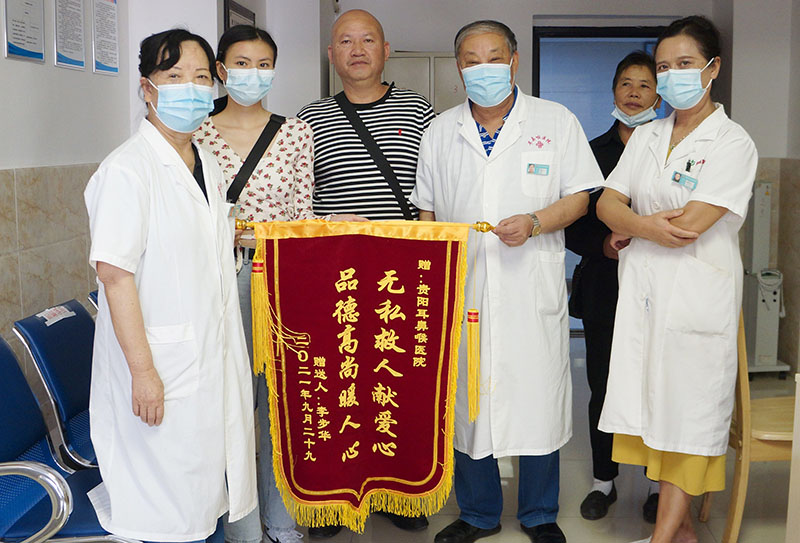這雙溫暖的手伸得好及時(shí)！貴陽(yáng)這家醫(yī)院的救助溫暖了困難群眾的心